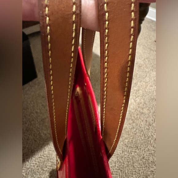 LV w/ COA Reade Shopper Tote MM in Red Vernis - Picture 13 of 16